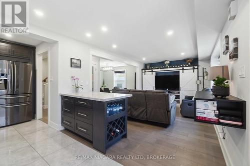 52 Ghent Street, St. Catharines (442 - Vine/Linwell), ON - Indoor Photo Showing Kitchen