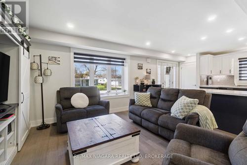 52 Ghent Street, St. Catharines (442 - Vine/Linwell), ON - Indoor Photo Showing Living Room