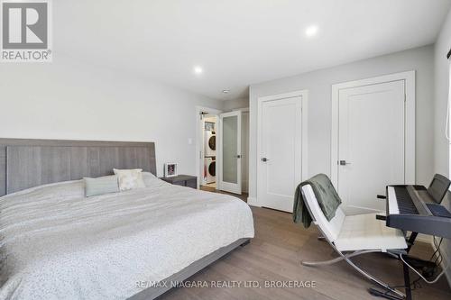 52 Ghent Street, St. Catharines (442 - Vine/Linwell), ON - Indoor Photo Showing Bedroom