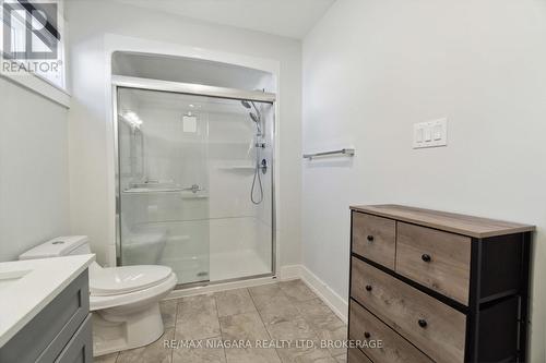 52 Ghent Street, St. Catharines (442 - Vine/Linwell), ON - Indoor Photo Showing Bathroom