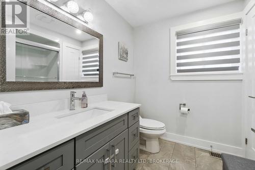 52 Ghent Street, St. Catharines (442 - Vine/Linwell), ON - Indoor Photo Showing Bathroom