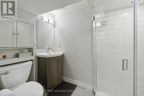 52 Ghent Street, St. Catharines (442 - Vine/Linwell), ON - Indoor Photo Showing Bathroom