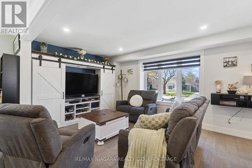 52 Ghent Street, St. Catharines (442 - Vine/Linwell), ON - Indoor Photo Showing Living Room