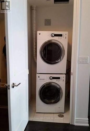 6805 - 388 Yonge Street, Toronto, ON - Indoor Photo Showing Laundry Room