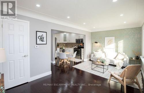 Main - 551 Barnaby Street, Hamilton, ON - Indoor Photo Showing Living Room