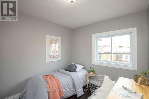 Main - 551 Barnaby Street, Hamilton, ON - Indoor Photo Showing Bedroom