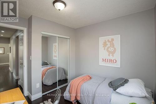 Main - 551 Barnaby Street, Hamilton, ON - Indoor Photo Showing Bedroom