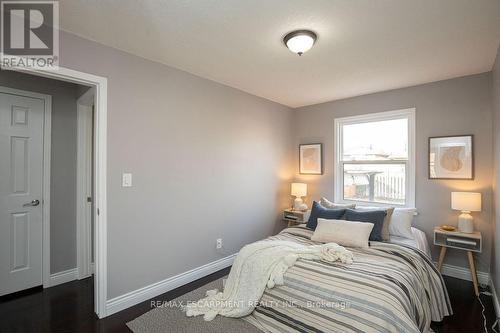 Main - 551 Barnaby Street, Hamilton, ON - Indoor Photo Showing Bedroom