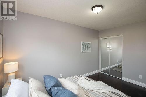 Main - 551 Barnaby Street, Hamilton, ON - Indoor Photo Showing Bedroom