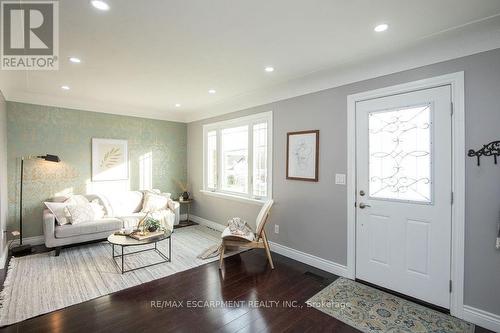 Main - 551 Barnaby Street, Hamilton, ON - Indoor Photo Showing Living Room