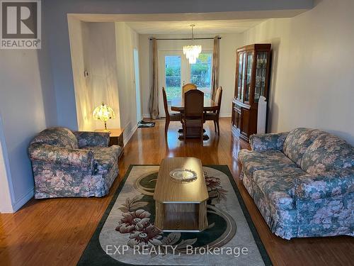 57 - 39 Lexington Avenue, Toronto, ON - Indoor Photo Showing Living Room