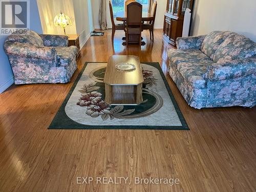 57 - 39 Lexington Avenue, Toronto, ON - Indoor Photo Showing Living Room