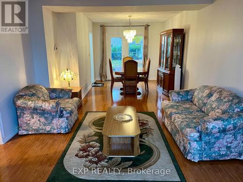 57 - 39 Lexington Avenue, Toronto, ON - Indoor Photo Showing Living Room