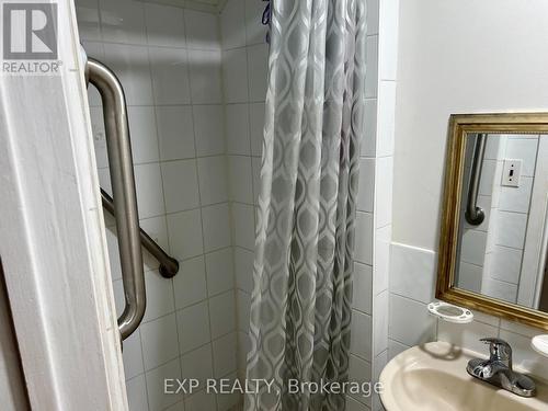 57 - 39 Lexington Avenue, Toronto, ON - Indoor Photo Showing Bathroom