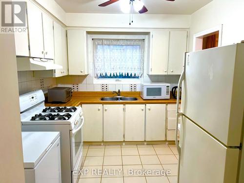 57 - 39 Lexington Avenue, Toronto, ON - Indoor Photo Showing Kitchen With Double Sink