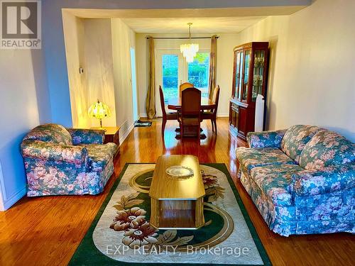 57 - 39 Lexington Avenue, Toronto, ON - Indoor Photo Showing Living Room