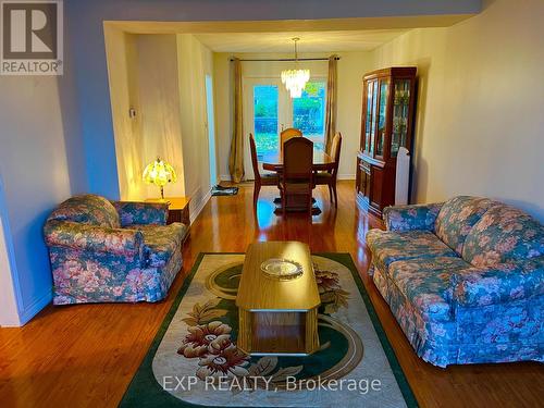 57 - 39 Lexington Avenue, Toronto, ON - Indoor Photo Showing Living Room