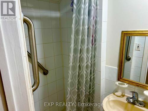 57 - 39 Lexington Avenue, Toronto, ON - Indoor Photo Showing Bathroom