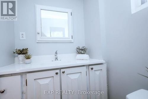 196 Graham Street, Woodstock, ON - Indoor Photo Showing Bathroom