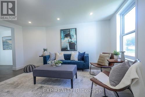 196 Graham Street, Woodstock, ON - Indoor Photo Showing Living Room