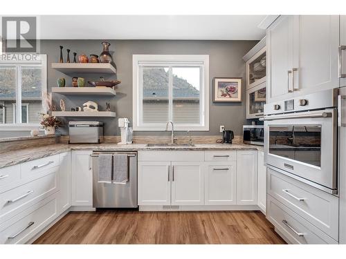 8752 Palmer Place, Summerland, BC - Indoor Photo Showing Kitchen