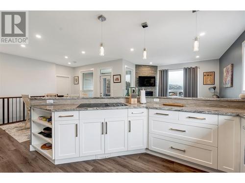 8752 Palmer Place, Summerland, BC - Indoor Photo Showing Kitchen With Upgraded Kitchen