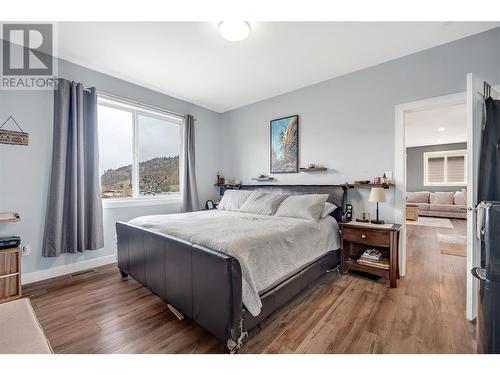 8752 Palmer Place, Summerland, BC - Indoor Photo Showing Bedroom