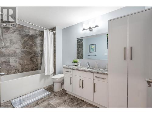 8752 Palmer Place, Summerland, BC - Indoor Photo Showing Bathroom