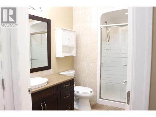 9100 Mackie Drive Unit# 210, Coldstream, BC - Indoor Photo Showing Bathroom