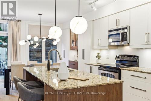 365B Roehampton Avenue, Toronto, ON - Indoor Photo Showing Kitchen With Upgraded Kitchen