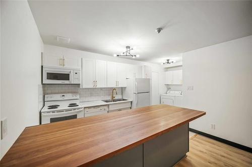 110 70 Maryland Street, Winnipeg, MB - Indoor Photo Showing Kitchen