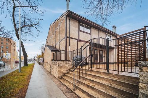 110 70 Maryland Street, Winnipeg, MB - Outdoor