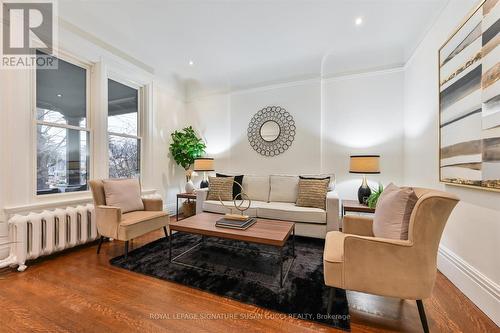 6 Lyall Avenue, Toronto, ON - Indoor Photo Showing Living Room