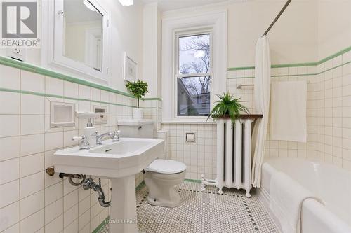 6 Lyall Avenue, Toronto, ON - Indoor Photo Showing Bathroom