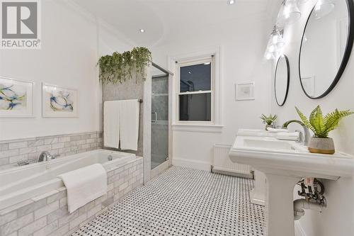 6 Lyall Avenue, Toronto, ON - Indoor Photo Showing Bathroom