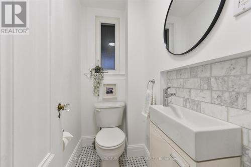 6 Lyall Avenue, Toronto, ON - Indoor Photo Showing Bathroom