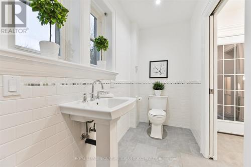 6 Lyall Avenue, Toronto, ON - Indoor Photo Showing Bathroom