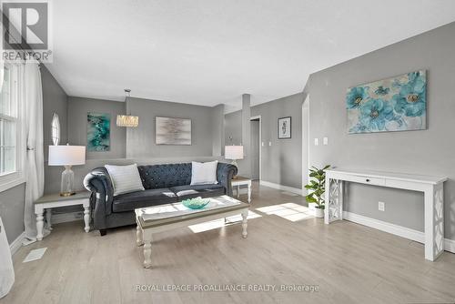 1492 County Rd 5, Quinte West, ON - Indoor Photo Showing Living Room