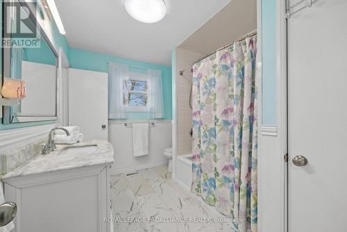 1492 County Rd 5, Quinte West, ON - Indoor Photo Showing Bathroom