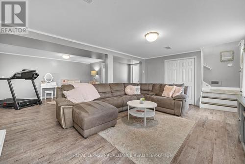 1492 County Rd 5, Quinte West, ON - Indoor Photo Showing Living Room