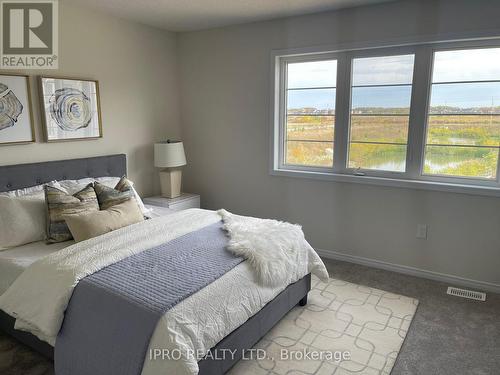 8 Toffee Trail, Hamilton, ON - Indoor Photo Showing Bedroom