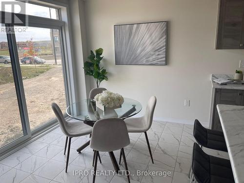 8 Toffee Trail, Hamilton, ON - Indoor Photo Showing Dining Room