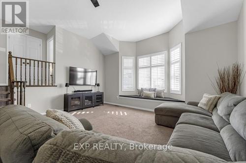 182 Binhaven Boulevard, Hamilton, ON - Indoor Photo Showing Living Room