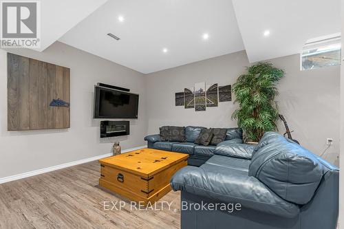 182 Binhaven Boulevard, Hamilton, ON - Indoor Photo Showing Living Room