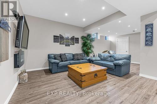 182 Binhaven Boulevard, Hamilton, ON - Indoor Photo Showing Living Room