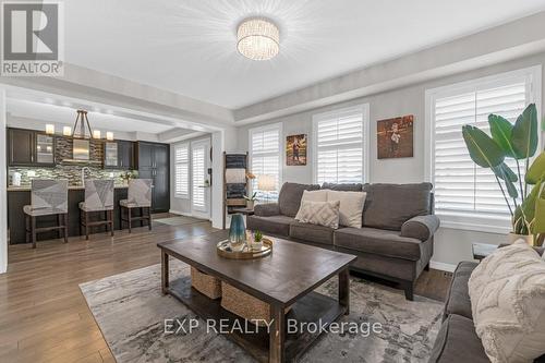 182 Binhaven Boulevard, Hamilton, ON - Indoor Photo Showing Living Room