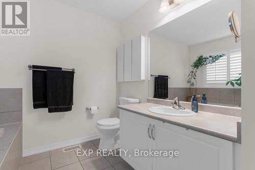 182 Binhaven Boulevard, Hamilton, ON - Indoor Photo Showing Bathroom