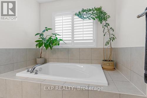 182 Binhaven Boulevard, Hamilton, ON - Indoor Photo Showing Bathroom