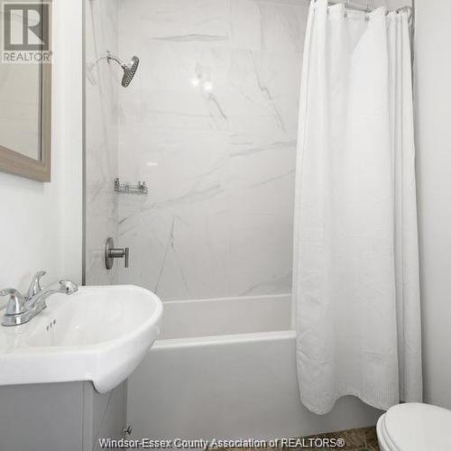 266 Seymour Street, Amherstburg, ON - Indoor Photo Showing Bathroom