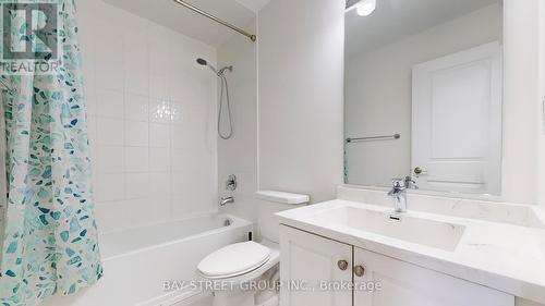 173 Badgerow Way, Aurora, ON - Indoor Photo Showing Bathroom